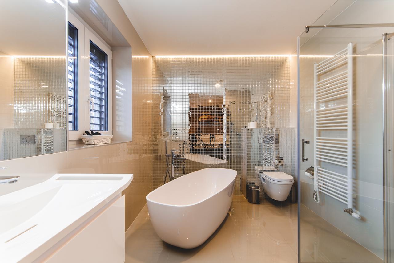Silesia Residence Острава Экстерьер фото Bathroom