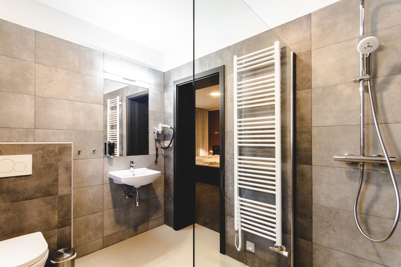 Silesia Residence Острава Экстерьер фото A heated towel rail