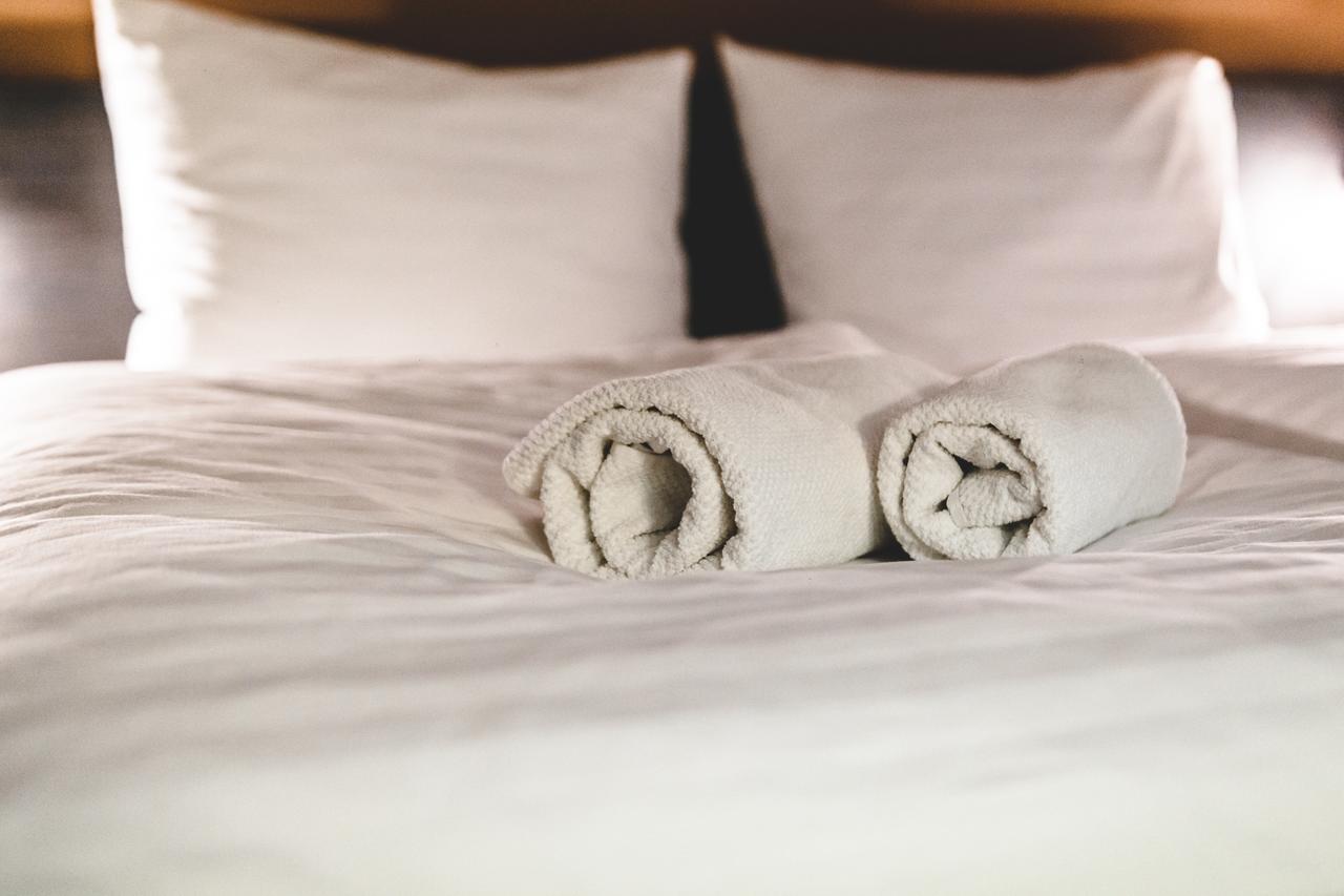 Silesia Residence Острава Экстерьер фото Bath towels on a bed